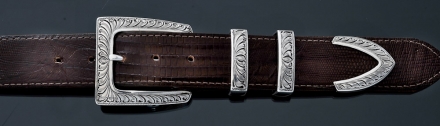 EC66 1¼ 4 piece Santa Fe feather engraved buckle on Chocolate Lizard
