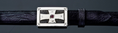 TKSBG rectangular Cross buckle with Garnet on Black Bullhide